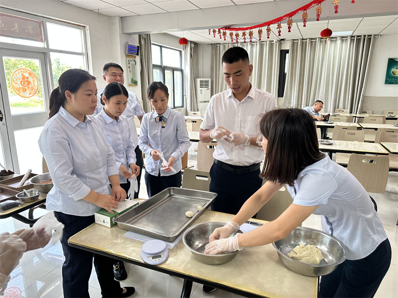 九江二橋開展“月滿中秋，情系國慶”主題活動